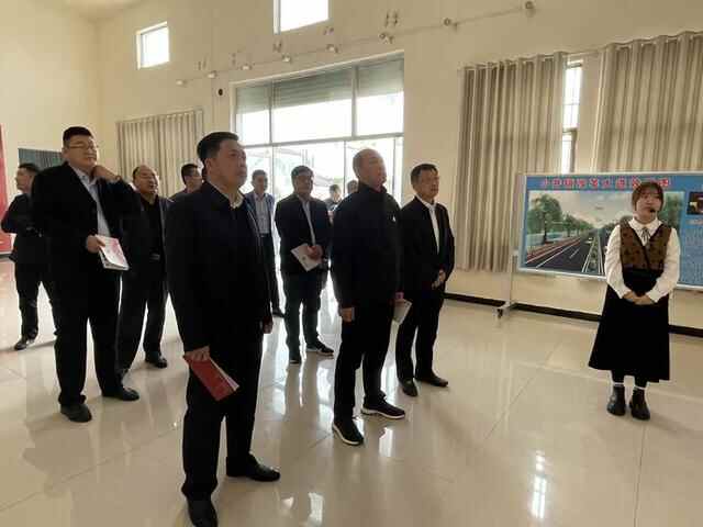 山东省委党史研究院副院长姚丙华率队到东明县小井镇调研