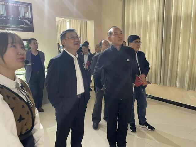 山东省委党史研究院副院长姚丙华率队到东明县小井镇调研