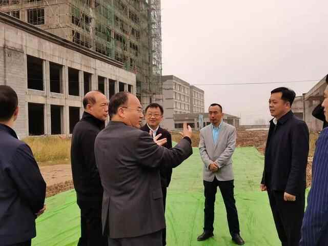 山东省委党史研究院副院长姚丙华率队到东明县小井镇调研