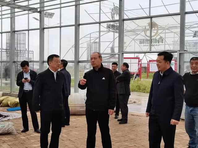山东省委党史研究院副院长姚丙华率队到东明县小井镇调研