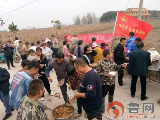 菏泽东明县小井镇开展“助力三秋 送餐到地头”暨“三秋宴”系列活动