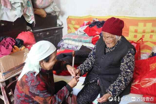 羡慕！菏泽一106岁老人被儿女抢着照顾