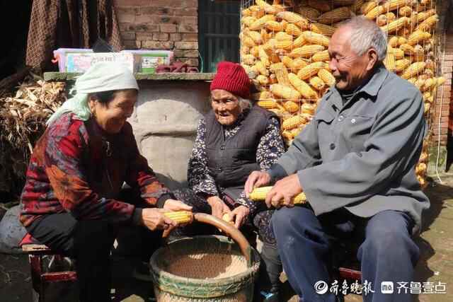 羡慕！菏泽一106岁老人被儿女抢着照顾