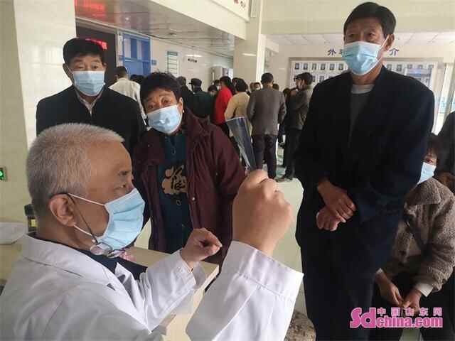 菏泽市东明县小井镇卫生院举办重阳节大型义诊活动