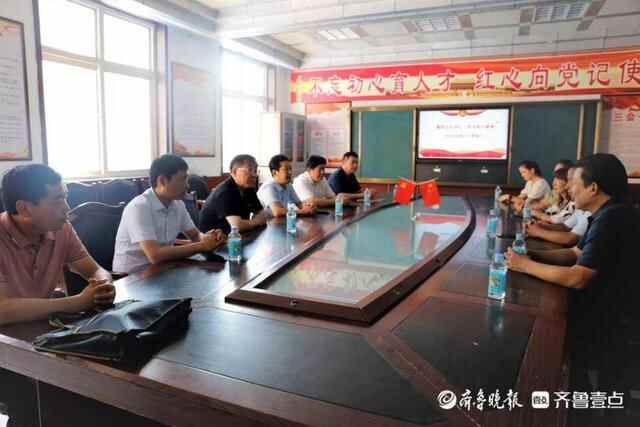定陶区委书记朱中华率队开展教师节走访慰问活动