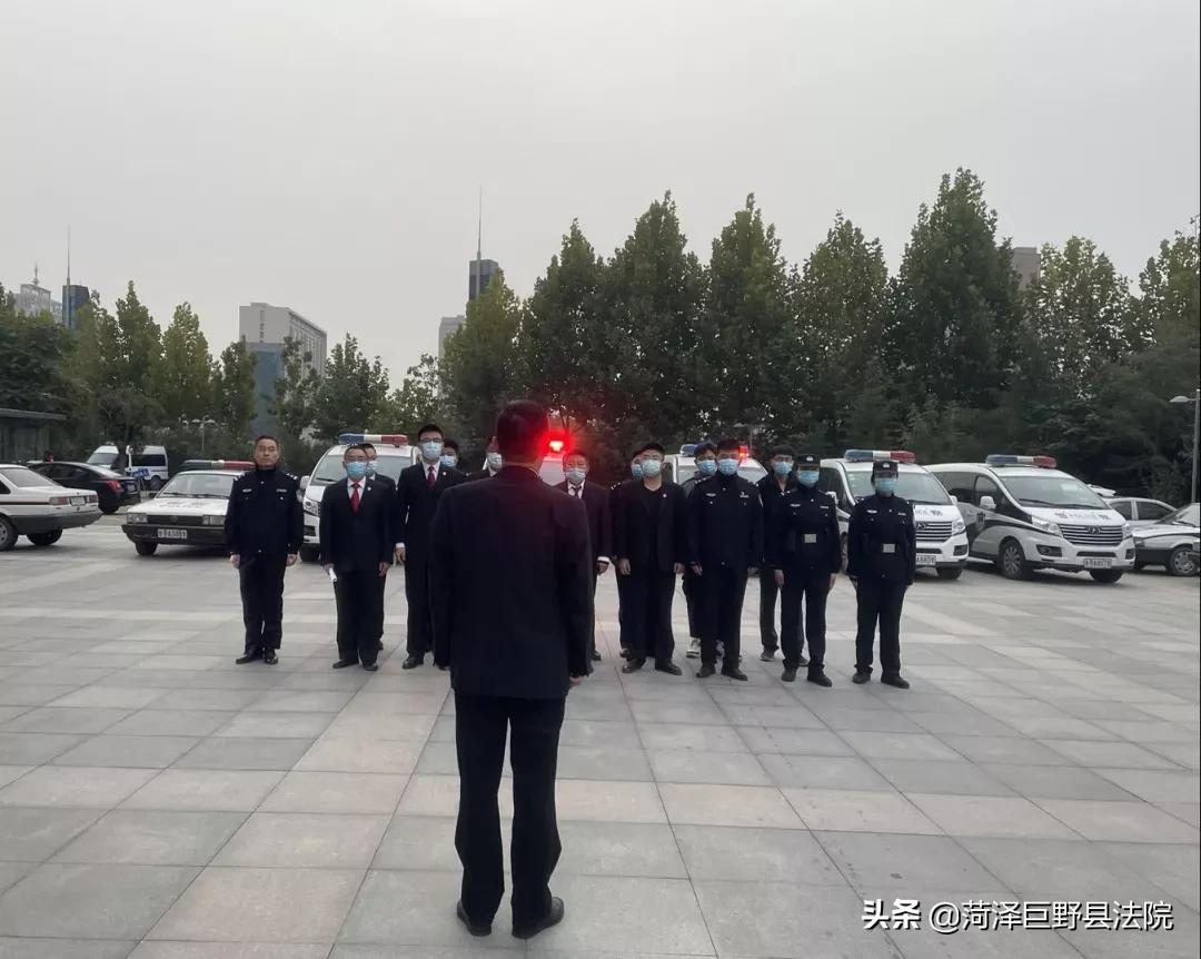 欠钱不还！巨野8人一大早从家中被抓！