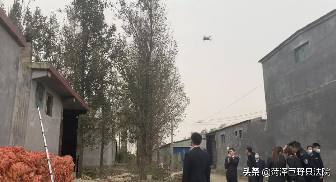 欠钱不还！巨野8人一大早从家中被抓！