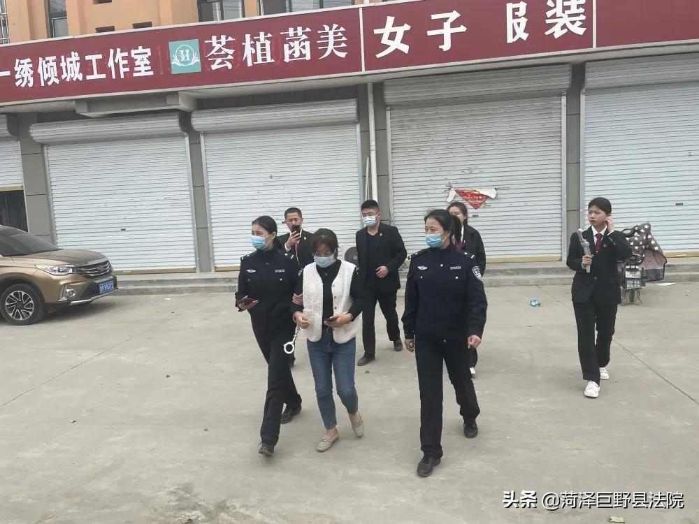 欠钱不还！巨野8人一大早从家中被抓！