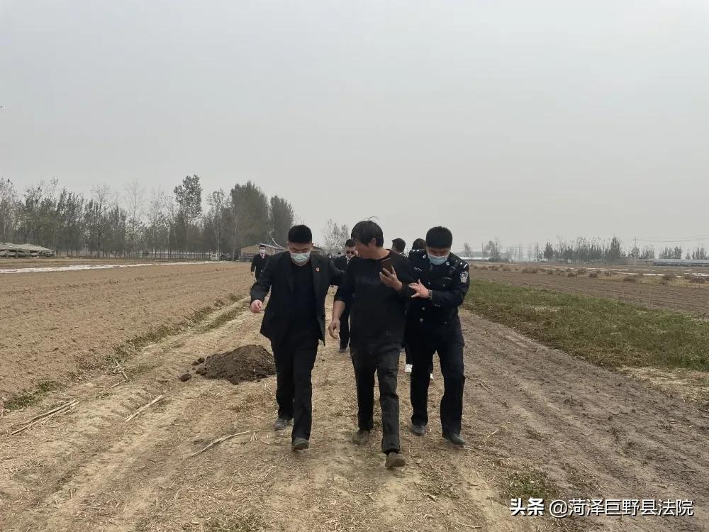 欠钱不还！巨野8人一大早从家中被抓！
