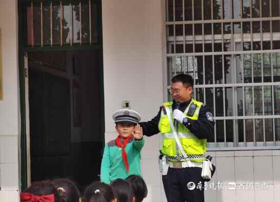 “安全进校园，守护平安路”，鄄城交警走进张堌堆完小