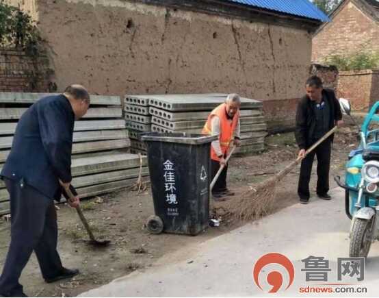 菏泽定陶区黄店镇：160名机关干部与环卫工人同吃同劳动，共庆第27个环卫节