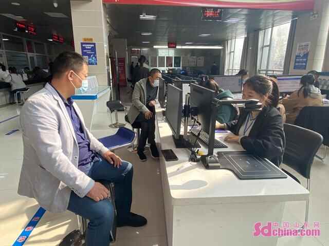 电子照章同步发放 让单县群众办事更便捷