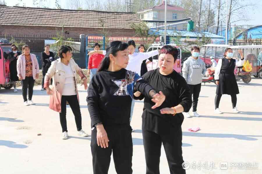 成武县文化馆开展广场舞进基层公益培训