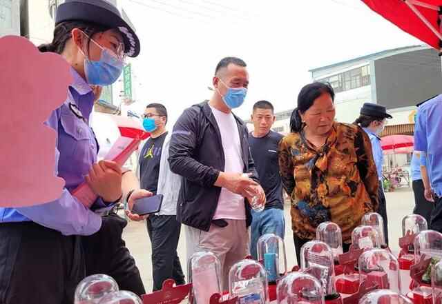 定陶警方开展“禁毒宣传进集市”主题宣传活动