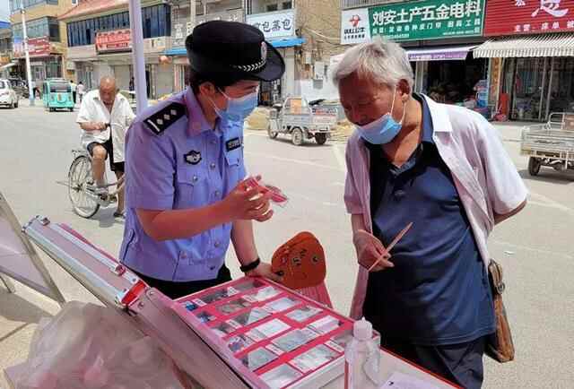 定陶警方开展“禁毒宣传进集市”主题宣传活动