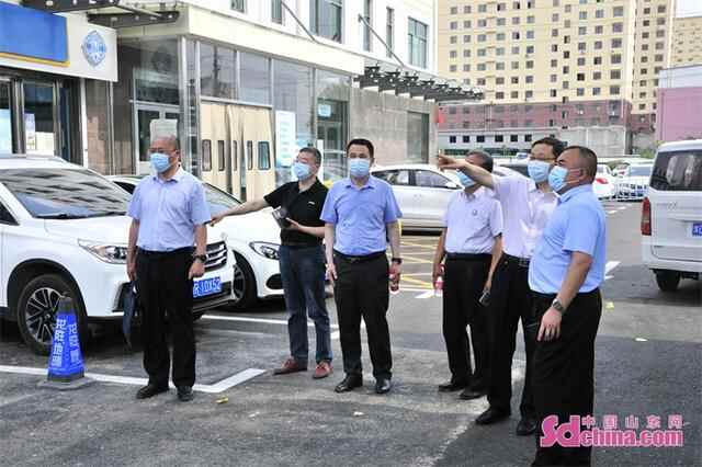 菏泽医专校长顾润国一行到曹县县立医院考察调研