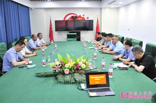 菏泽医专校长顾润国一行到曹县县立医院考察调研