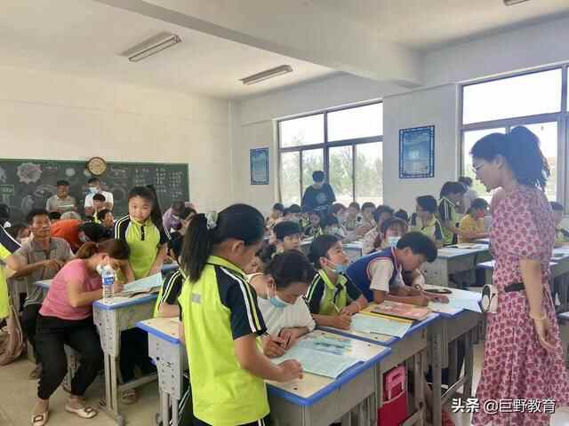 巨野县董**屯镇中心校线上线下齐发力，共建学生安全网