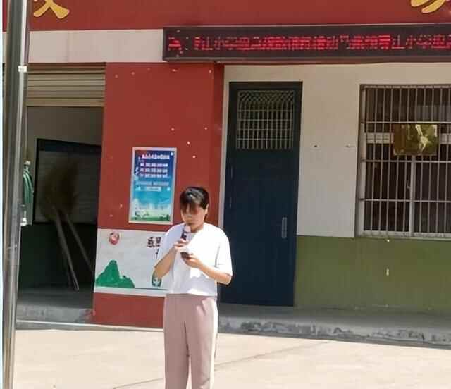 定陶区马集镇第一学区费庄小学举行安全应急疏散演练