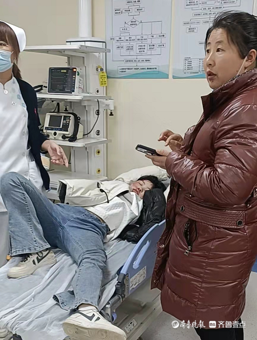巨野：车祸无情人有情 国企职工显身手