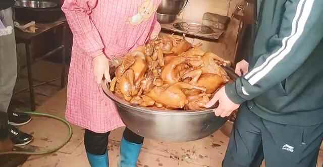 曹县夫妻自创美食，一天400只，不预定吃不到