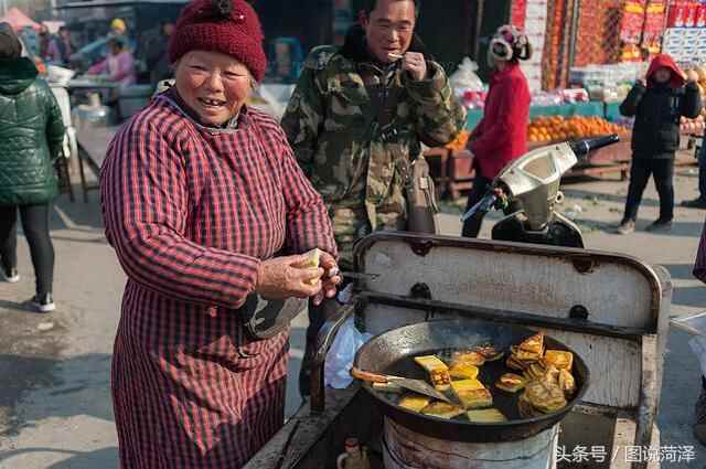 去鄄城黄河滩区赶年集，偶遇一种传统美食，真是满满的老家味道