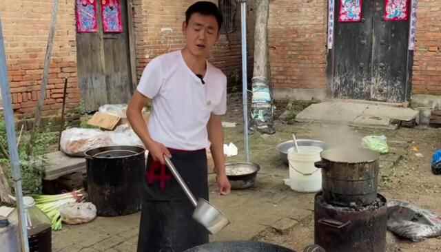山东郓城33岁小哥做大席菜18年，450元20个菜，一天200席不在话下