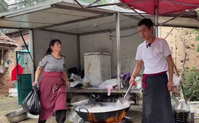 山东郓城33岁小哥做大席菜18年，450元20个菜，一天200席不在话下