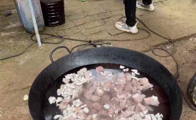 山东郓城33岁小哥做大席菜18年，450元20个菜，一天200席不在话下