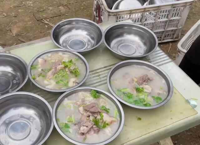 山东郓城33岁小哥做大席菜18年，450元20个菜，一天200席不在话下