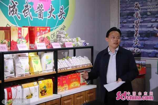 鲁力助农：直播秀厨艺，成武副书记首秀砍价“老虎菜”