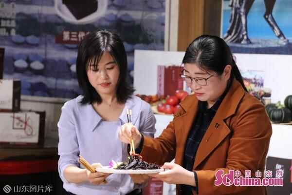 鲁力助农：直播秀厨艺，成武副书记首秀砍价“老虎菜”