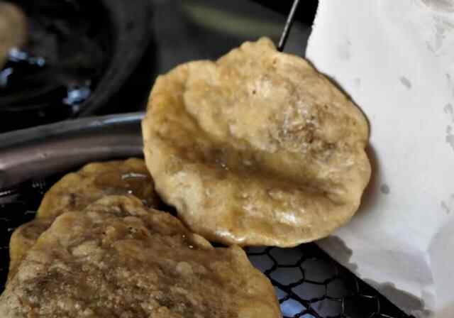 山东单县夫妻俩破屋卖肉盒，一天只卖3小时，有人一次买走50个