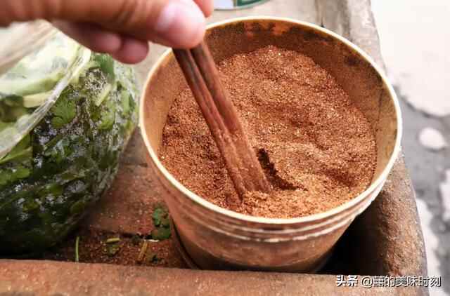 山东东明大爷露天摆摊，40年只卖一碗汤，8元1碗有半碗肉