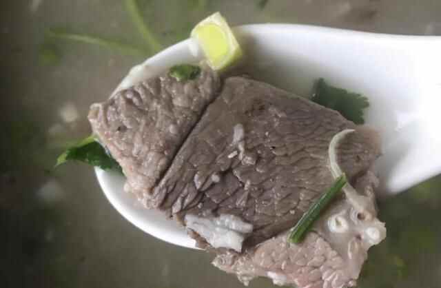 山东县城特色美食，60岁大姨20多年只卖一碗汤，6元一碗，吃嗨了