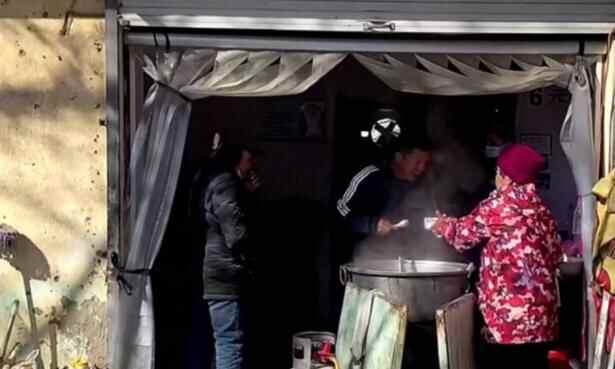 山东县城特色美食，60岁大姨20多年只卖一碗汤，6元一碗，吃嗨了