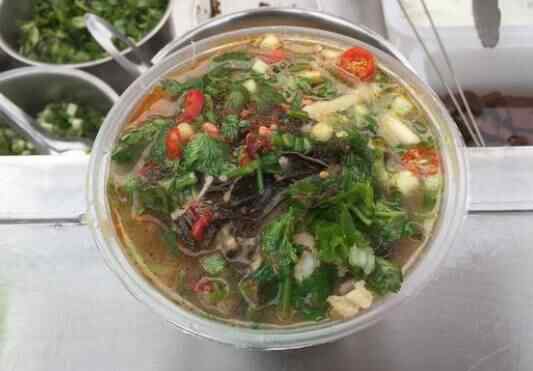 在菏泽，晚上必须去逛街吃美食，这么多小吃，你吃过哪些？