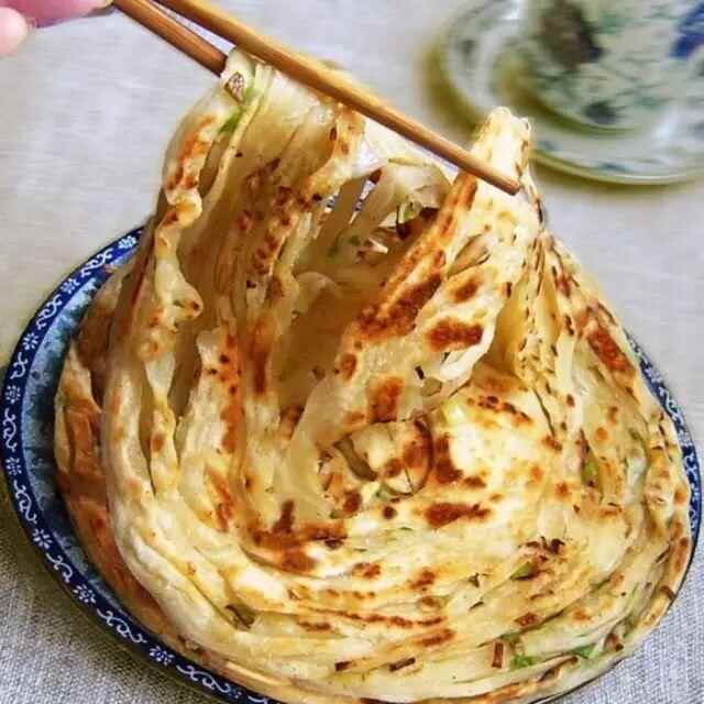 在菏泽，晚上必须去逛街吃美食，这么多小吃，你吃过哪些？