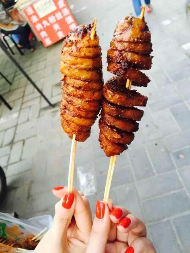 在菏泽，晚上必须去逛街吃美食，这么多小吃，你吃过哪些？