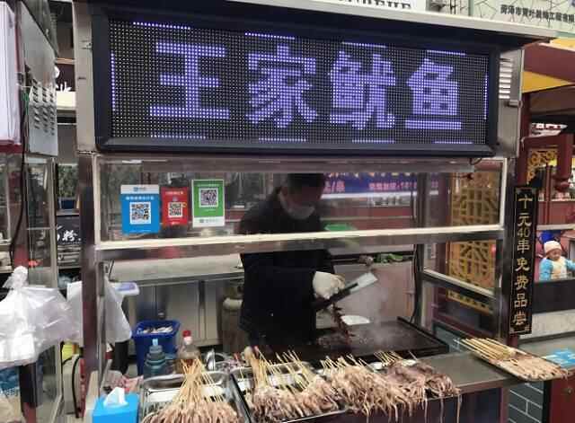 在菏泽，晚上必须去逛街吃美食，这么多小吃，你吃过哪些？