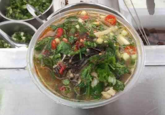 在菏泽，晚上必须去逛街吃美食，这么多小吃，你吃过哪些？