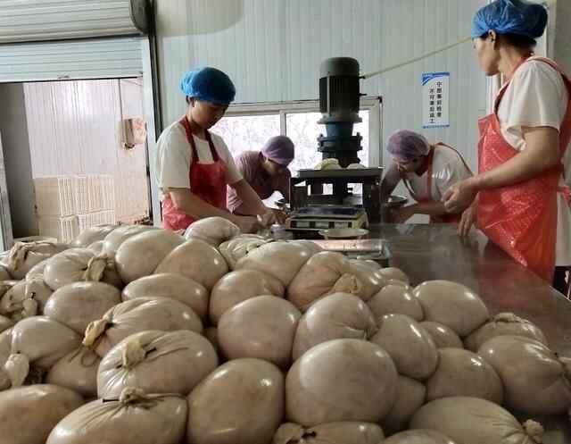 中秋市场，传统美食“升温”，东明粉肚很“吸睛”