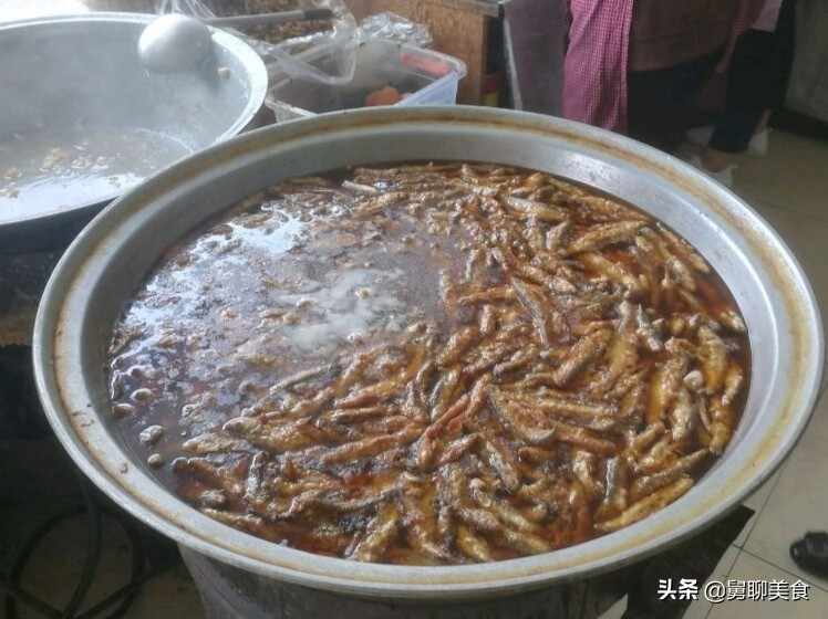 山东曹县早餐界“扛把子”，5元一碗汤火了30年，一天800碗不够卖
