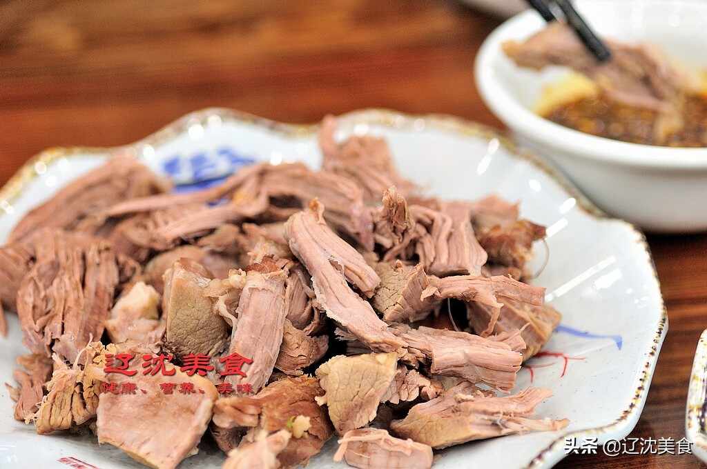 山东单县羊汤落户沈阳于洪，排队一个小时才吃上，果然是羊汤一绝