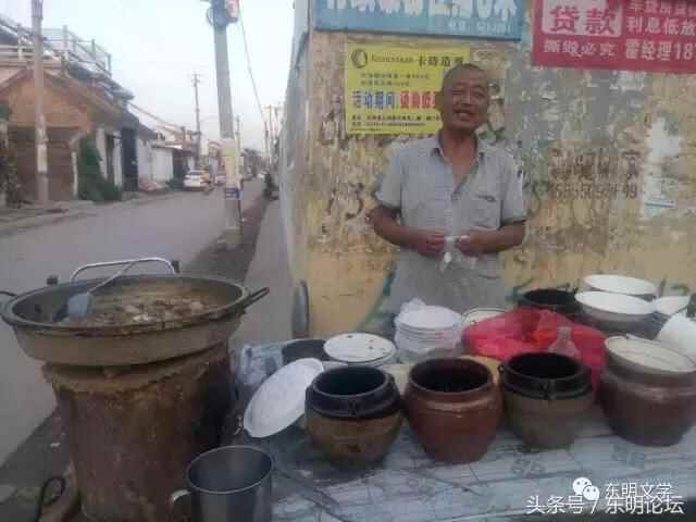 散落在东明街头巷尾的特色小吃，第一个是“鞋底”，很多人都吃过