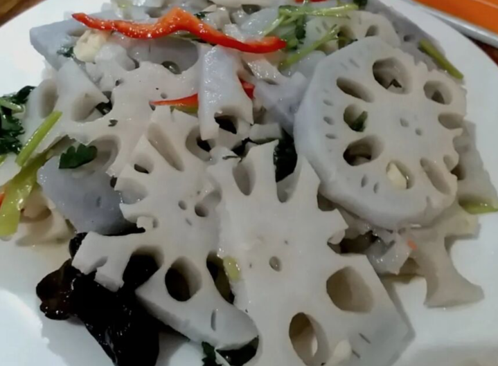 菏泽只有晚上才能喝上的鸡汤，一大锅炖500碗，生意好得同行眼红