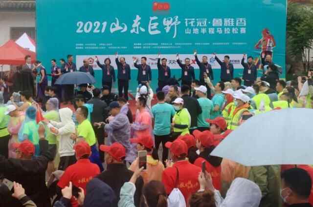 冠军来了！数千名选手激烈竞逐，徜徉绿水青山之间～大美巨野！一起为家乡点赞
