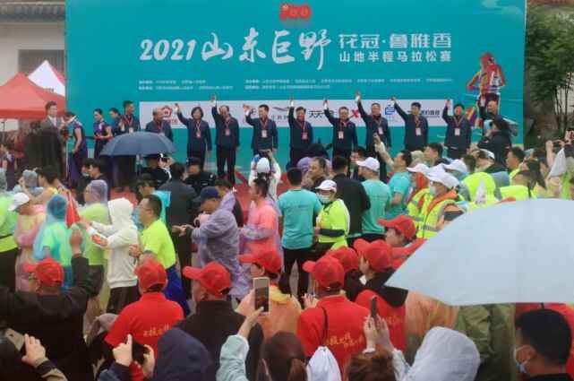冠军来了！数千名选手激烈竞逐，徜徉绿水青山之间～大美巨野！一起为家乡点赞