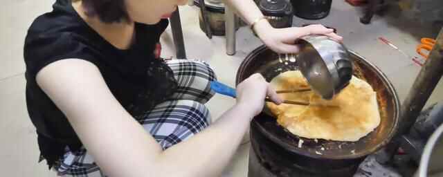单县特色小吃，8元一碗每天卖800碗，配上鸡蛋饼味道绝了