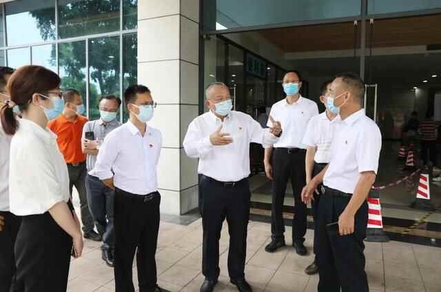 谢岗镇主要领导带队检查，全力营造安全稳定社会环境
